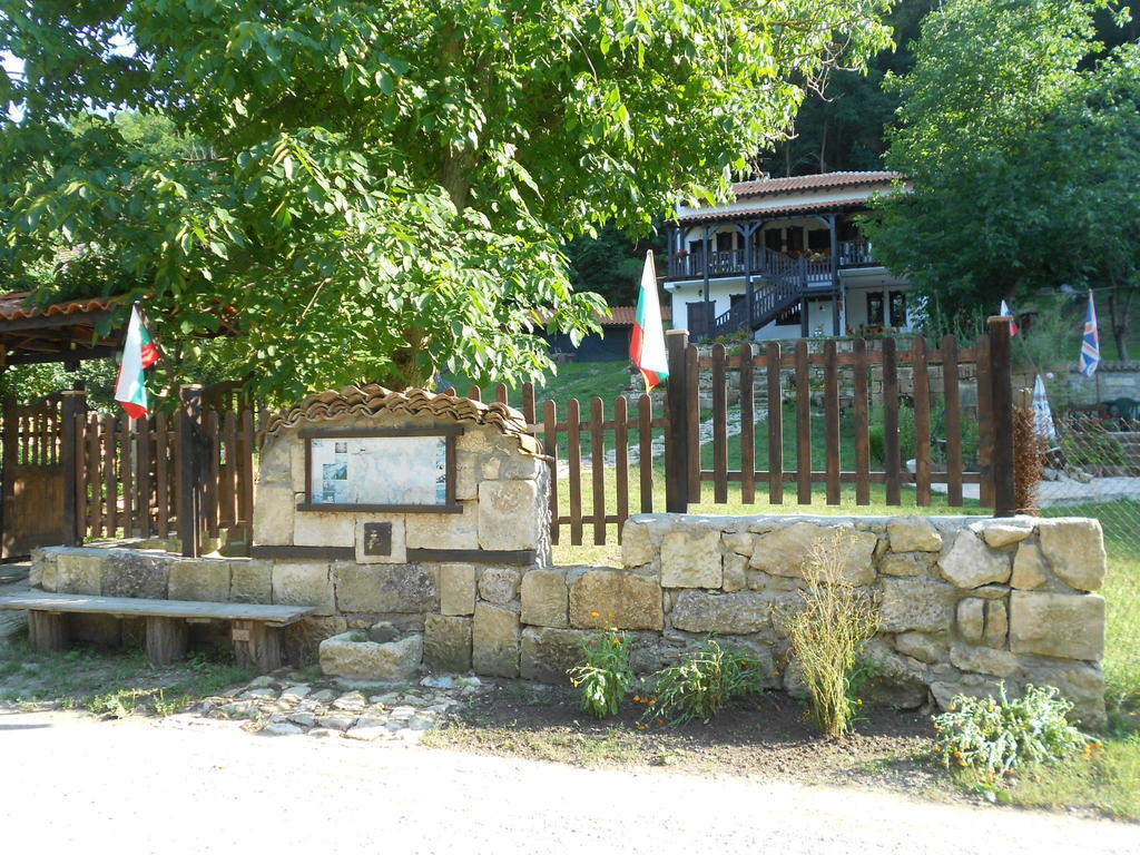 Milkovata Guest House Koshov Exterior photo